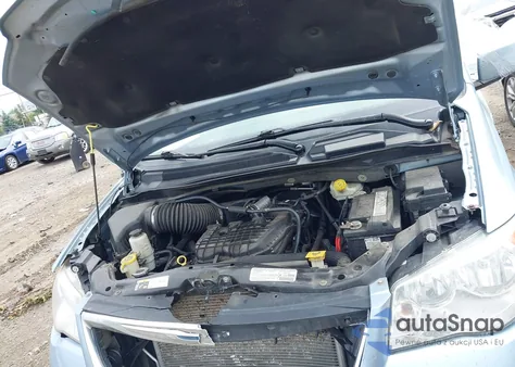 2013 Chrysler Town & Country Touring z USA, uszkodzony, nr VIN 2C4RC1BG0DR620471